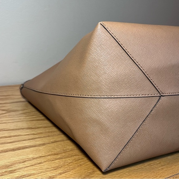 Michael Kors Saige Med Reversible Tote and Zip Clutch - Picture 8 of 15